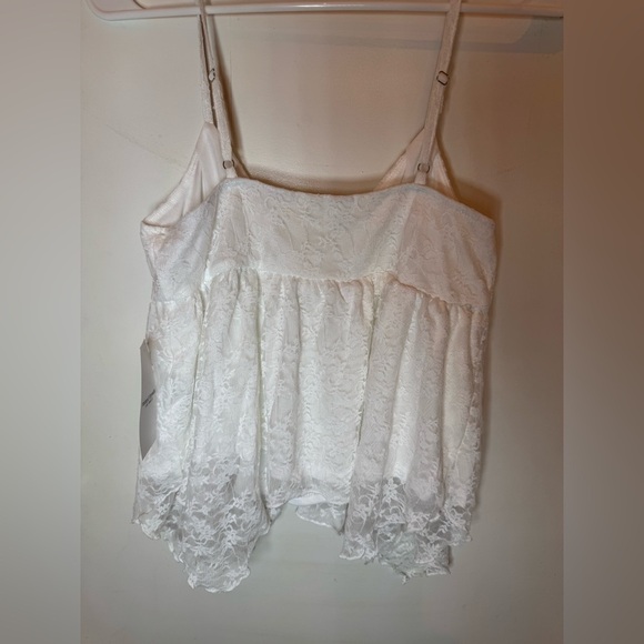 Chic White Lace Camisole Top - Picture 2 of 2